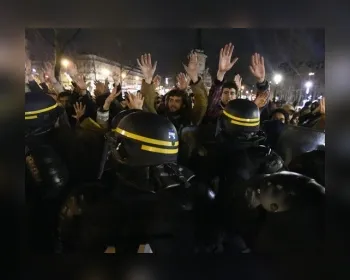 Ativistas ocupam praça no centro de Paris pela quarta noite