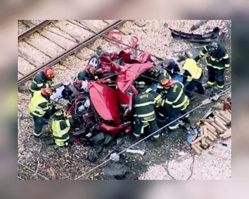 Acidente entre trem e carro deixa um morto em Chicago
