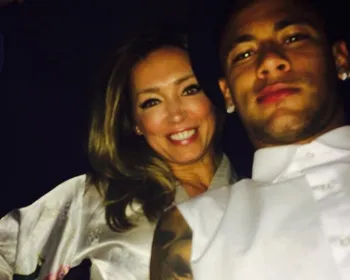Neymar Jr surge com a boca suja de batom em noitada em Ibiza