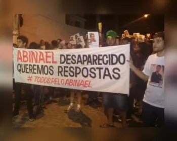 Familiares de jovem desaparecido fazem caminhada na Ponta Verde