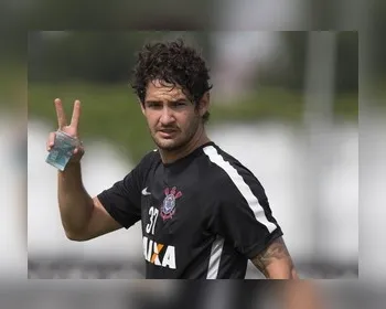 Timão terá conversa com Pato nesta segunda-feira; Villarreal prepara oferta