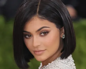 Aprenda o segredo de Kylie Jenner para sobrancelhas marcantes