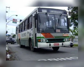 Ônibus é assaltado na Praça da Faculdade em Maceió