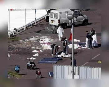 Hollande diz que 15 feridos em Nice estão "entre a vida e a morte"