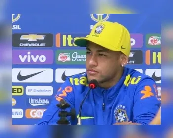 Neymar rebate questão sobre falta de comprometimento: "Não posso sair?"