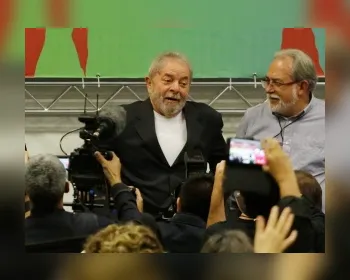 Quem tem que provar são o MP e a PF, diz Lula em evento em SP