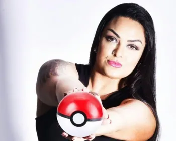 Mulher Melancia posa para ensaio inspirado em 'Pokémon GO'