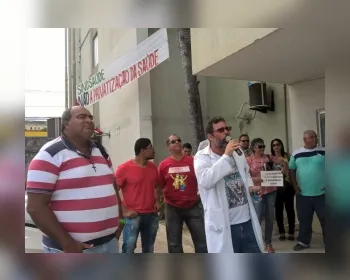 Funcionários do Centro de Zoonoses protestam contra transferência de serviços