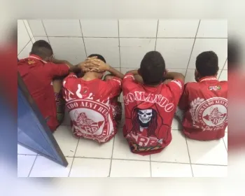 Integrantes de torcida organizada são presos após assaltos na Ponta Verde
