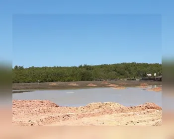Vídeo mostra aterro em área de manguezal no distrito de Pescaria