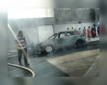 Carro de marqueteiro é incendiado no município de Monteirópolis, no Sertão de AL