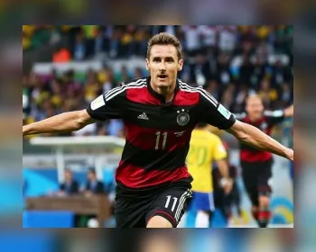 Klose confirma aposentadoria e inicia estágio de treinador na seleção alemã