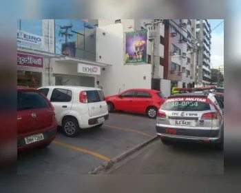 Mulher é baleada em tentativa de assalto na Ponta Verde