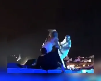 VÍDEOS: Marília Mendonça e Bell caem durante shows de Maceió