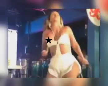 Valesca Popozuda paga peitinho durante show em Minas; veja vídeo