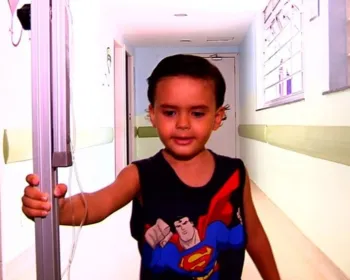 Menino de 3 anos com leucemia pede ajuda para achar doador: 'Doe medula'