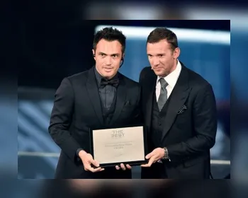 Falcão recebe Prêmio pela Carreira e é homenageado pela Fifa na Suíça