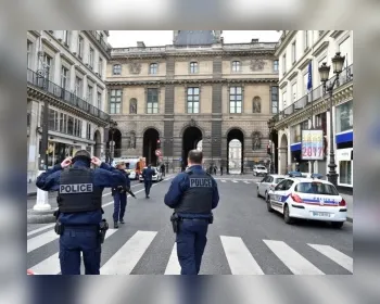 Pai de responsável por ataque no Louvre diz que seu filho não é um terrorista