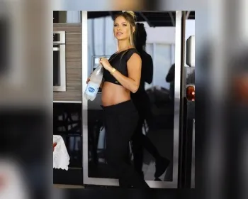 Andressa Suita posta foto em que exibe barriguinha da gravidez