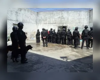 Polícia e agentes penitenciários fazem operação no Baldomero Cavalcanti
