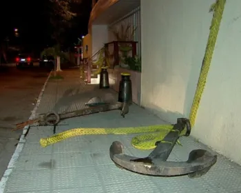 Criança morre no Recife ao ser atingida por âncora usada como decoração