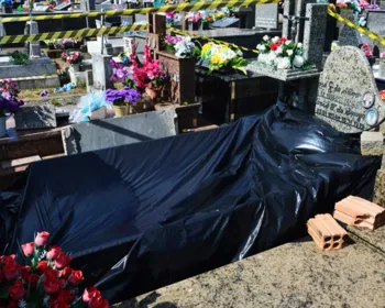 'Foi crueldade', diz viúva após furto de corpo do marido em cemitério