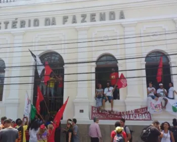 Confira vídeo da ocupação do Ministério da Fazenda em Alagoas
