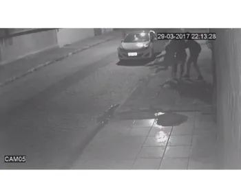 Vídeo mostra mulheres sendo atacadas por assaltantes em Maceió