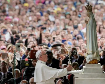 No Santuário de Fátima, papa Francisco pede fim das guerras no mundo