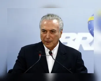 Aécio e Temer articulam para manter PSDB no governo