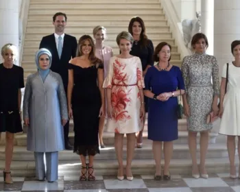 Marido do premiê de Luxemburgo chama a atenção ao lado de primeiras-damas
