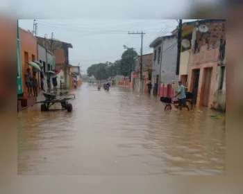 Prefeito de Jacuípe agradece ajuda e pede construção de obras contra enchentes