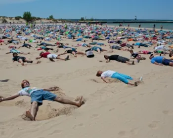 Cidade americana bate recorde de mais 'anjos de areia' simultâneos