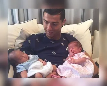 Cristiano Ronaldo celebra nascimento de gêmeos: "tão feliz"