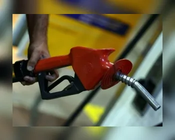 Preço da gasolina sobe mais de 8% na primeira semana após alta de impostos, diz 