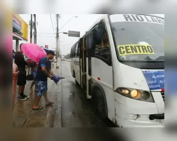 Passageiros de transporte complementar são vítimas de roubo em Maceió
