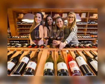 FOTOS: Jornalistas se reúnem para apreciar um bom vinho 