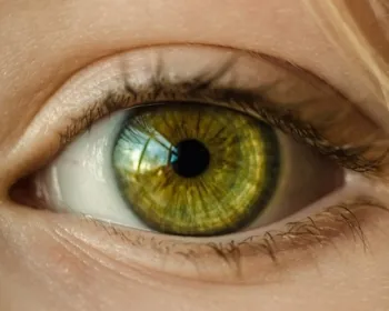 Dia Mundial da Visão: oftalmologista fala sobre risco de uso excessivo de telas