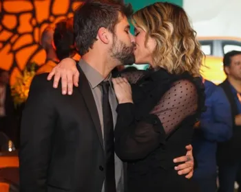 Giovanna Ewbank e Gagliasso trocam beijos em SP: 'Deixo ela tão feliz'