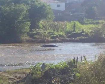 Veículo é encontrado submerso em rio de Santana do Ipanema