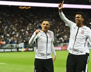 Jô vê Corinthians de Carille no padrão europeu: "É difícil fazer gol na gente"