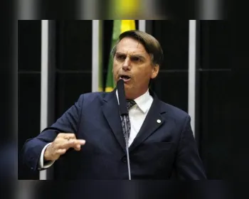 VÍDEO: Bolsonaro critica soltura de mulher flagrada com oito armas de fogo 