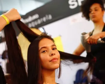 Conheça Shaneiva, a modelo aborígene com o cabelão de 1,15m
