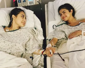 Selena Gomez revela que passou por cirurgia de transplante de rim