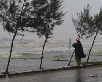 Com ventos de até 165 km/h, tufão Doksuri ameaça Vietnã