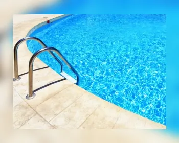 Criança de 6 anos morre afogada em piscina de clube de Goiânia