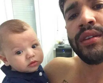 Gusttavo Lima compartilha clique amoroso ao lado do filho