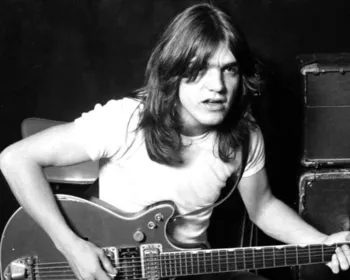 Malcolm Young, guitarrista do AC/DC, morre aos 64 anos