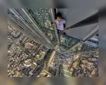 Chinês famoso por se arriscar em topos de prédios morre ao cair de 62º andar