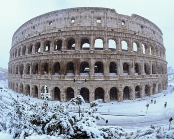 Coberta de neve, Roma fecha escolas e tem voos cancelados